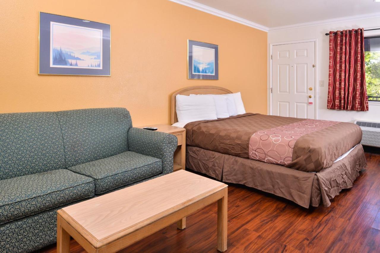Americas Best Value Inn And Suites Клиърлейк Екстериор снимка