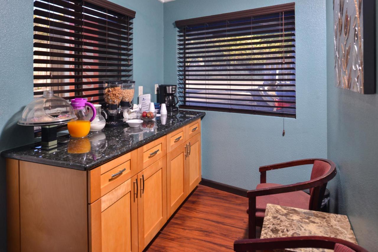 Americas Best Value Inn And Suites Клиърлейк Екстериор снимка