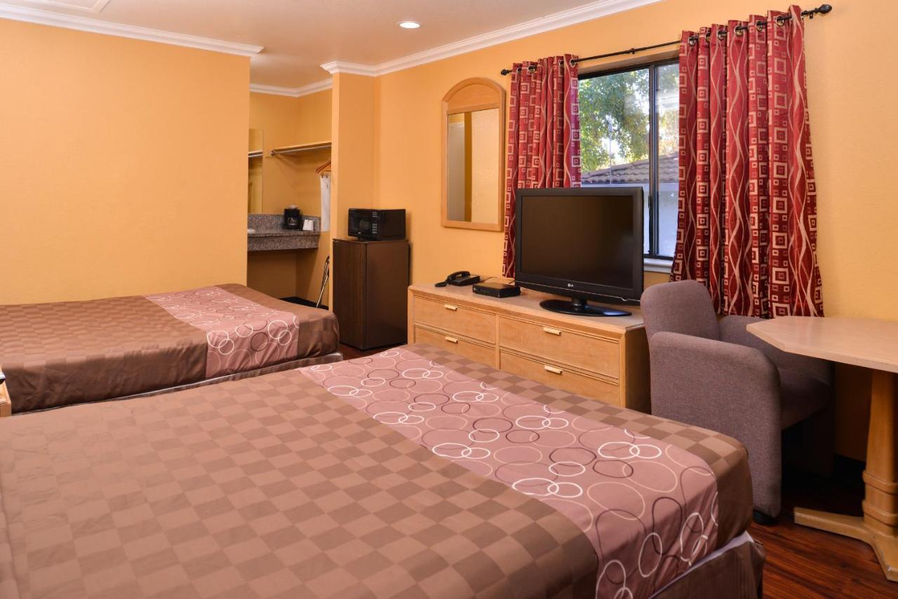 Americas Best Value Inn And Suites Клиърлейк Екстериор снимка